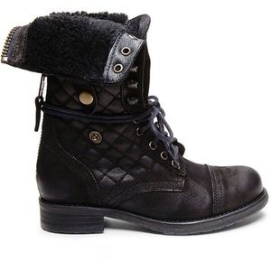 Steve Madden Dublyn lace up combat boot size 5